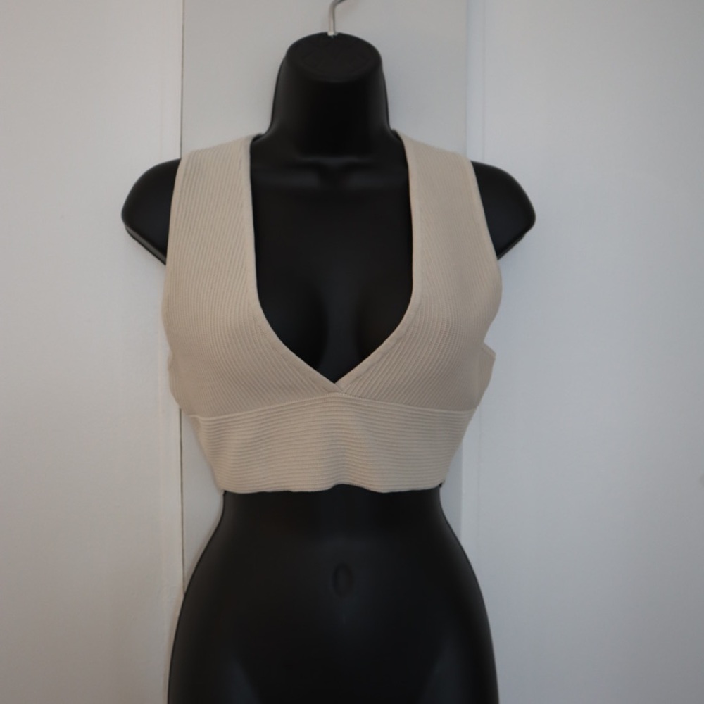 Aritzia Babaton Sculpt Knit Deep V Crop Top | Cream | Size S
